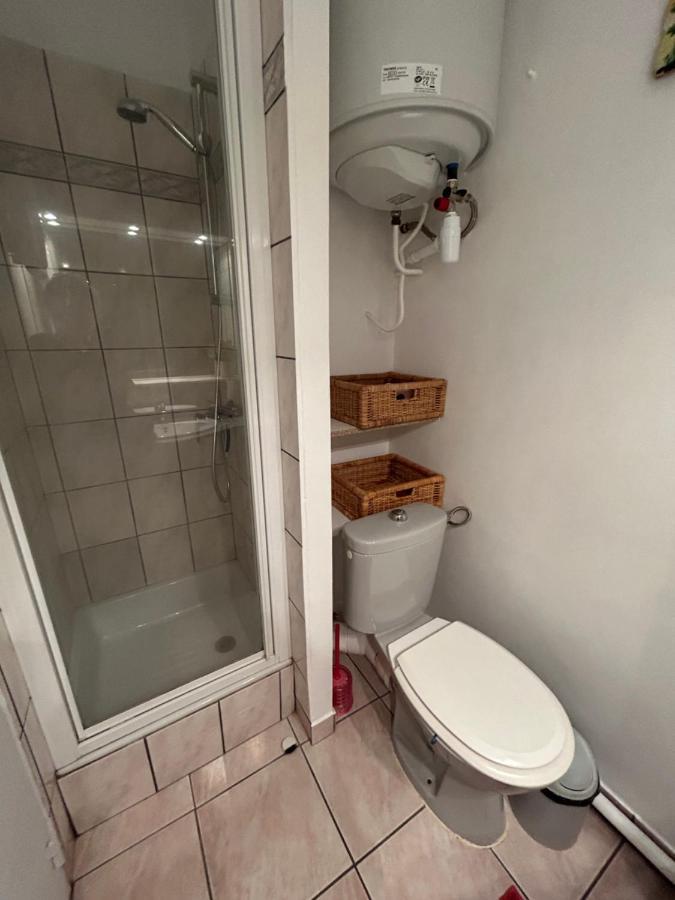 Studio Vue Mer Situe A Cote De La Plage Quartier Des Quilles Sete Exterior photo