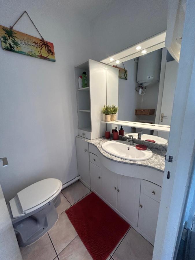 Studio Vue Mer Situe A Cote De La Plage Quartier Des Quilles Sete Exterior photo