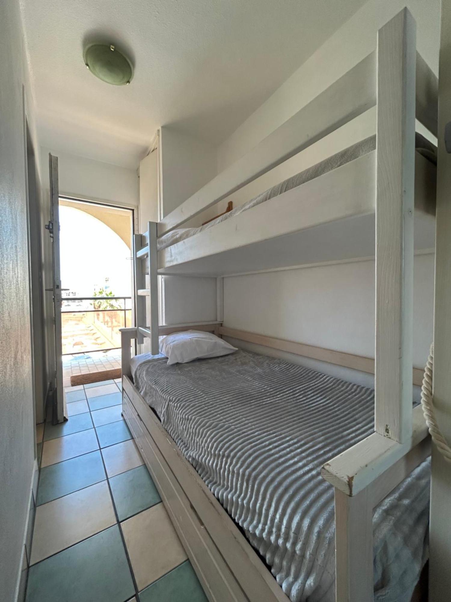 Studio Vue Mer Situe A Cote De La Plage Quartier Des Quilles Sete Exterior photo