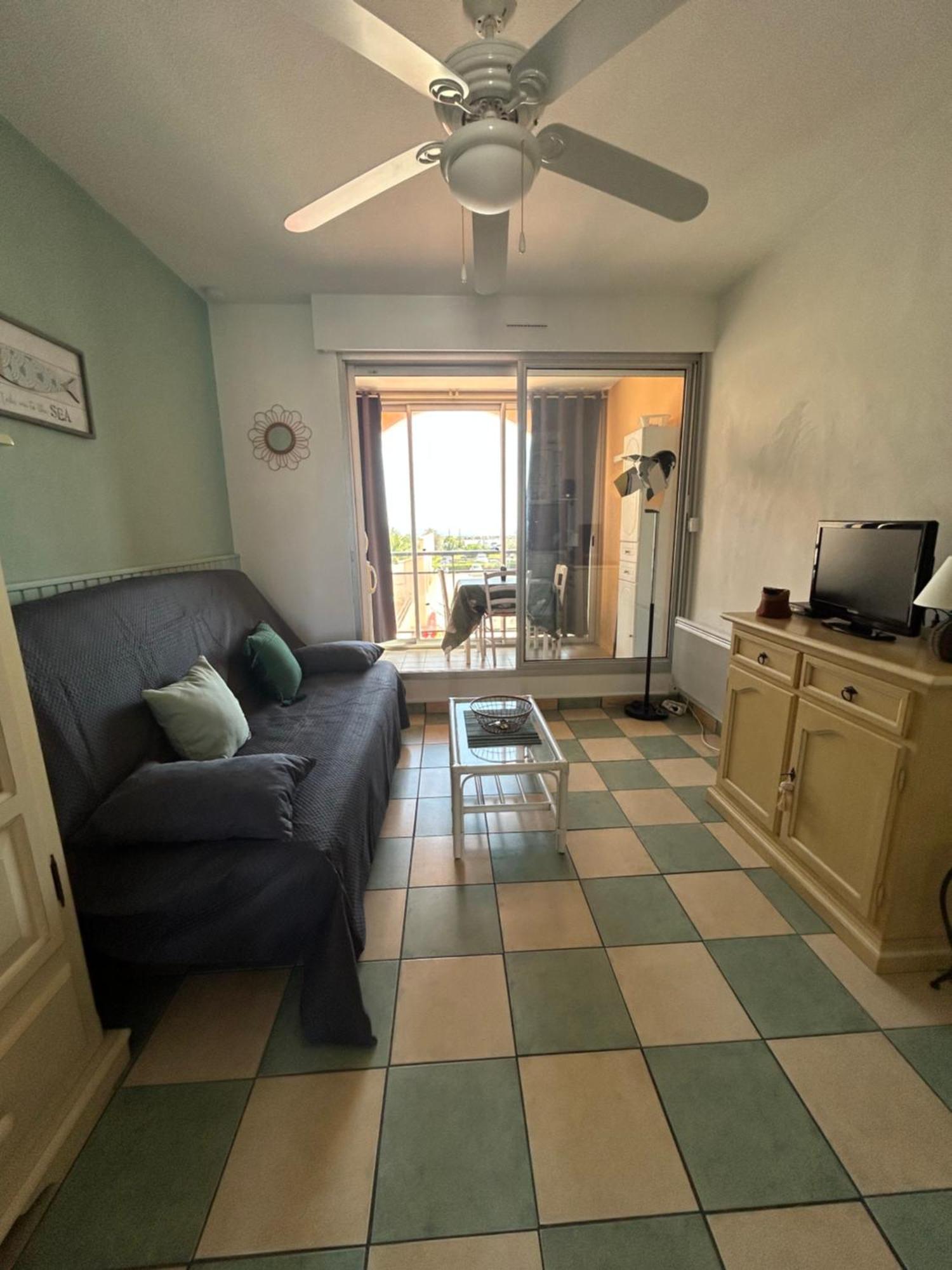 Studio Vue Mer Situe A Cote De La Plage Quartier Des Quilles Sete Exterior photo
